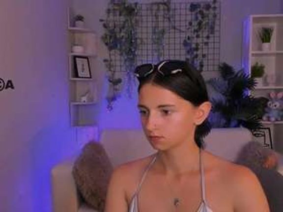 caroline-honeyy1