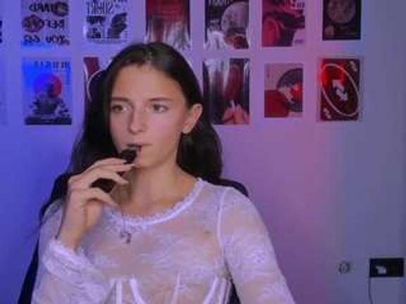 caroline-honeyy1