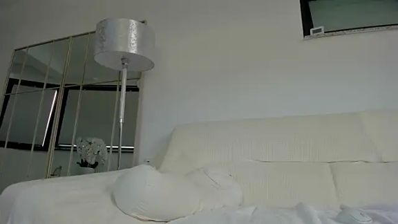 bellahot77