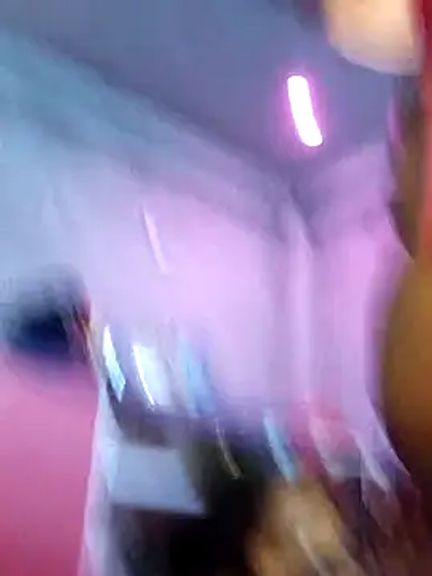 Hot_desicouple69
