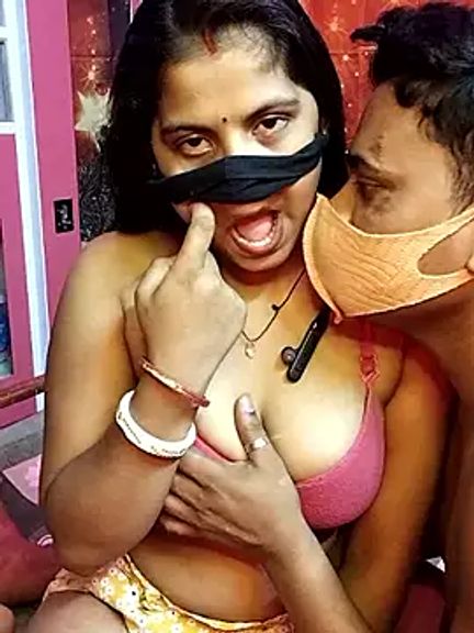 Hot_desicouple69