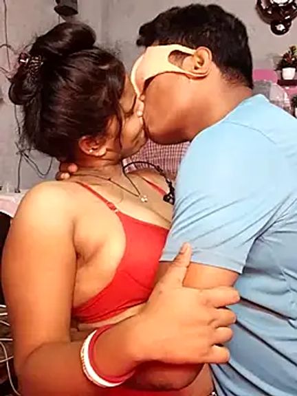 Hot_desicouple69