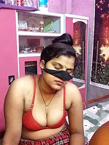 Hot_desicouple69
