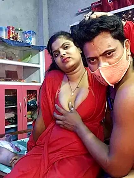 Hot_desicouple69