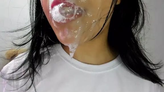 veky_saliva01