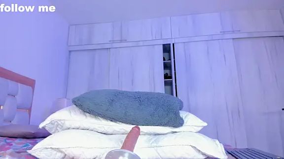 mia_hank