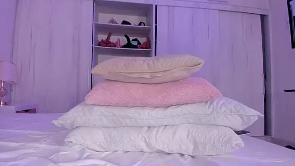 mia_hank
