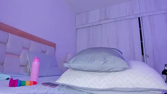 mia_hank