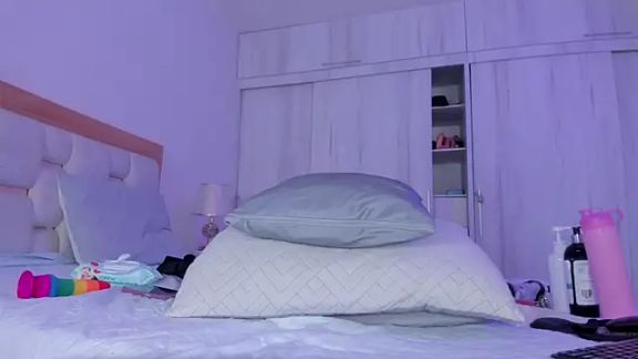 mia_hank