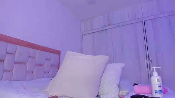 mia_hank