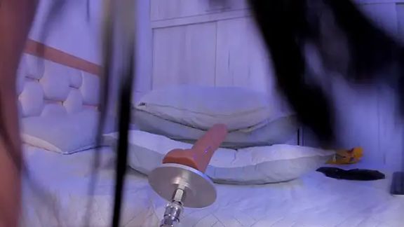 mia_hank