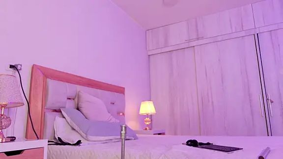 mia_hank