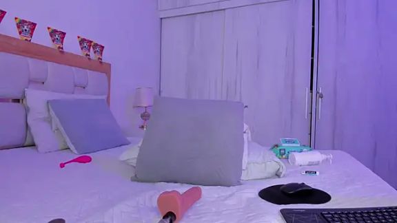 mia_hank