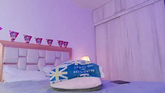 mia_hank