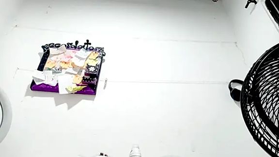 PetiteIvoryQueen19