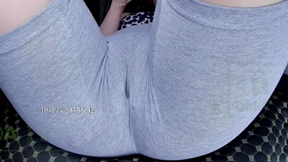 Cameltoe_squirt_inPants