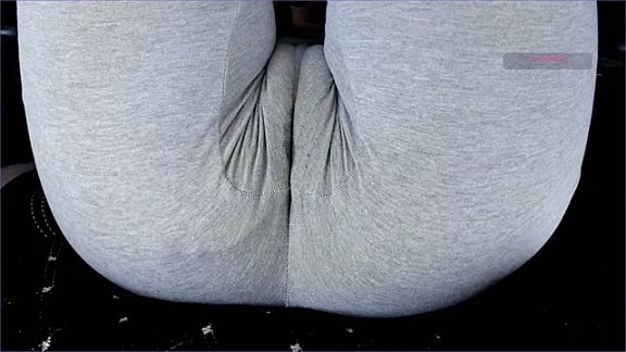 Cameltoe_squirt_inPants