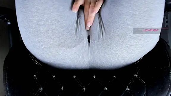 Cameltoe_squirt_inPants
