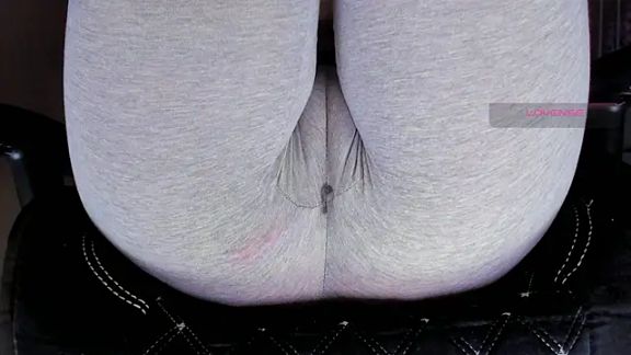 Cameltoe_squirt_inPants