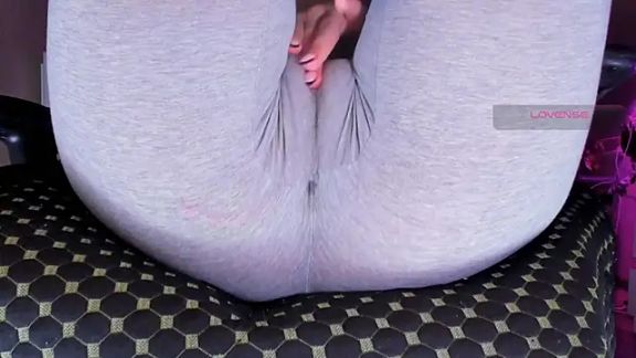 Cameltoe_squirt_inPants