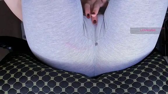 Cameltoe_squirt_inPants