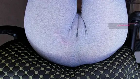 Cameltoe_squirt_inPants