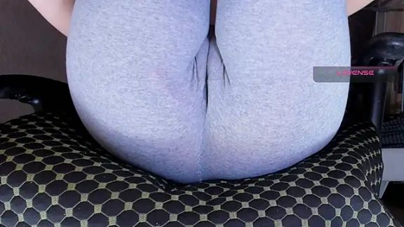 Cameltoe_squirt_inPants