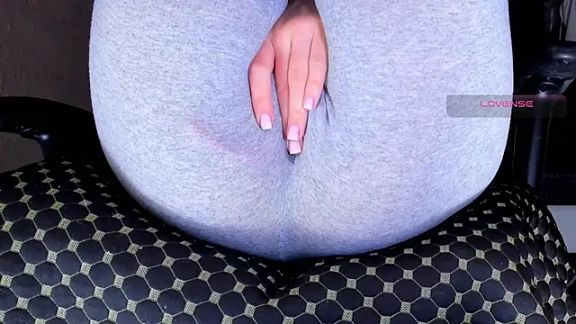 Cameltoe_squirt_inPants
