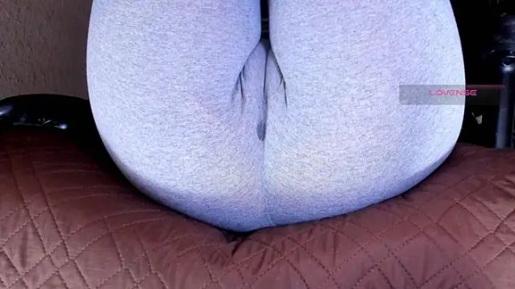 Cameltoe_squirt_inPants