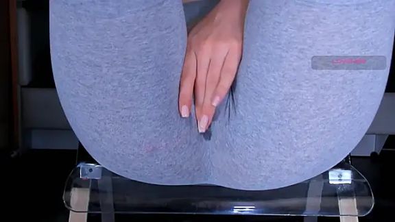 Cameltoe_squirt_inPants