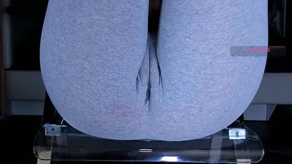 Cameltoe_squirt_inPants