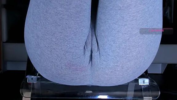 Cameltoe_squirt_inPants
