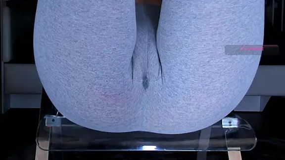 Cameltoe_squirt_inPants