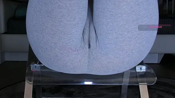 Cameltoe_squirt_inPants