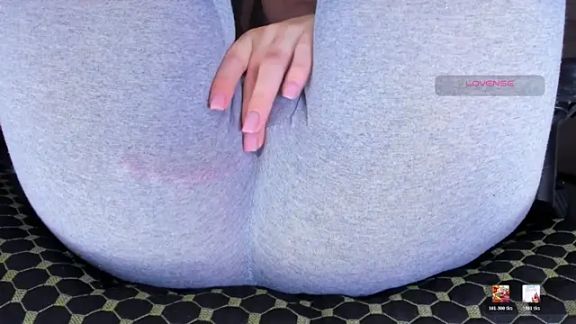 Cameltoe_squirt_inPants