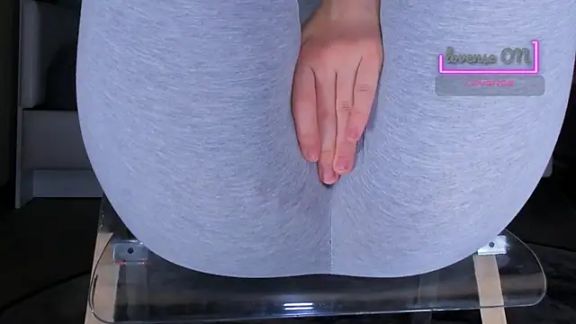 Cameltoe_squirt_inPants