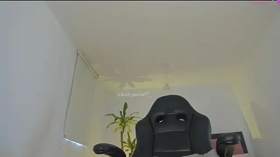 Ally_Snow