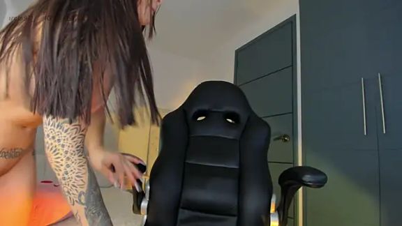 Ally_Snow