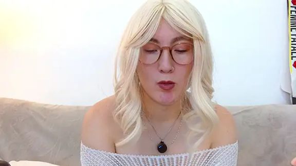 Elle_Lee_