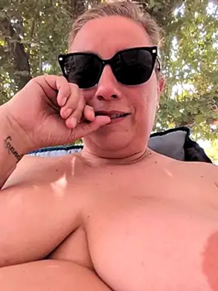 Canadian_BBW