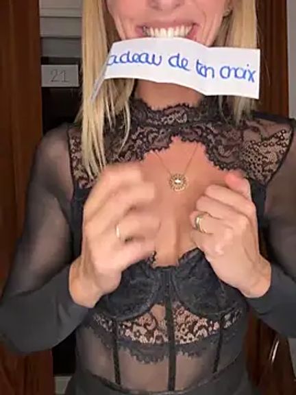 lola_tentatiion