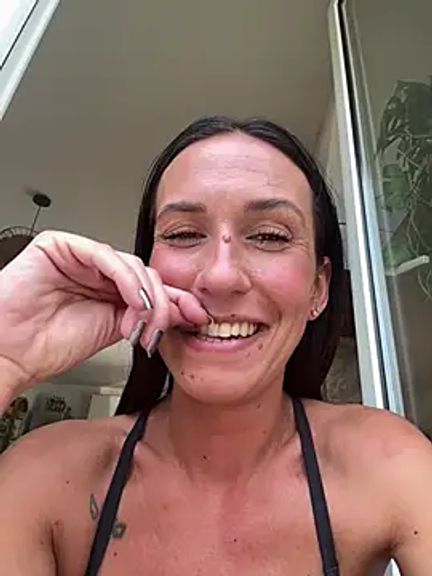 lola_tentatiion