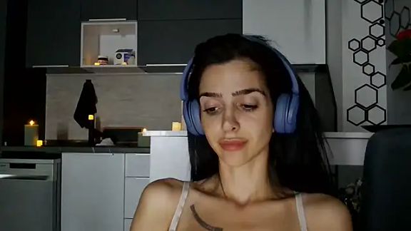 exotic_brunettee