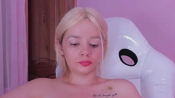 bella_adams_