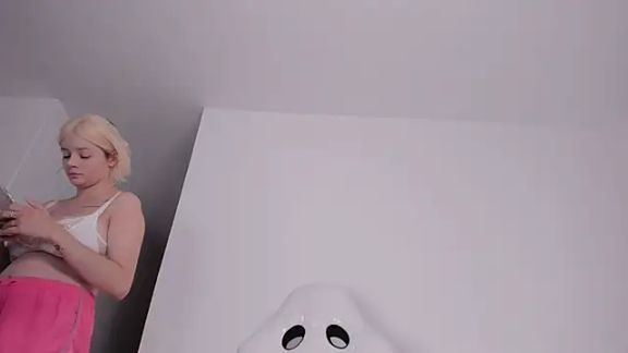 bella_adams_