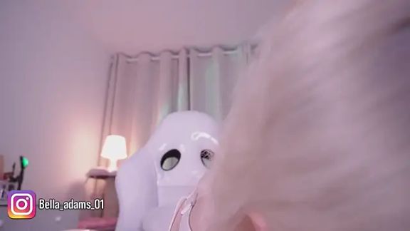 bella_adams_