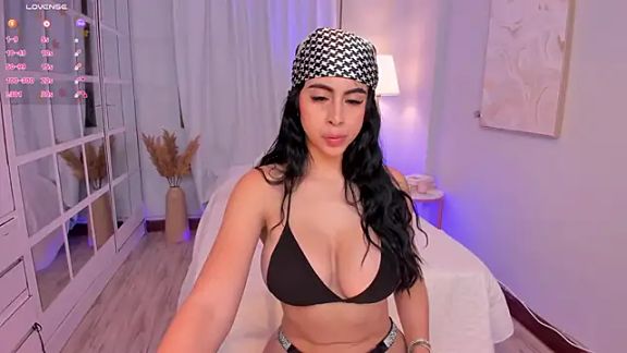 LeahJones_