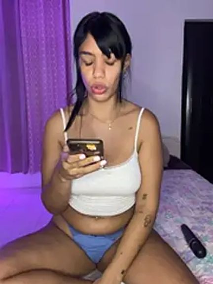 -Naomyy-