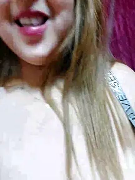 LouNa-Horny-