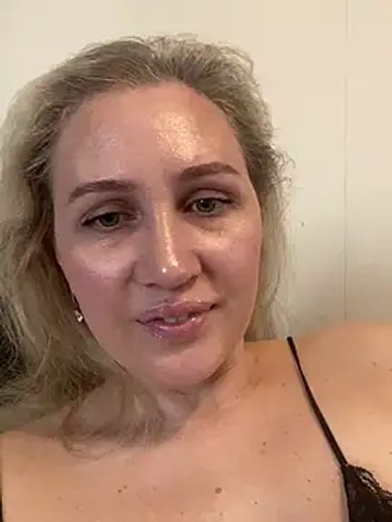 YourBlondee